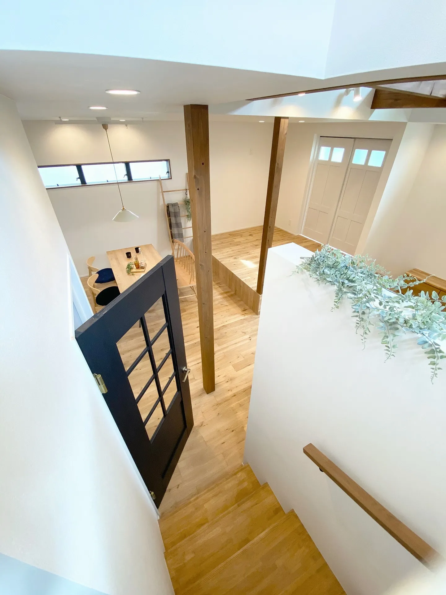 『木の温もりを感じるカジュアルシックな家』