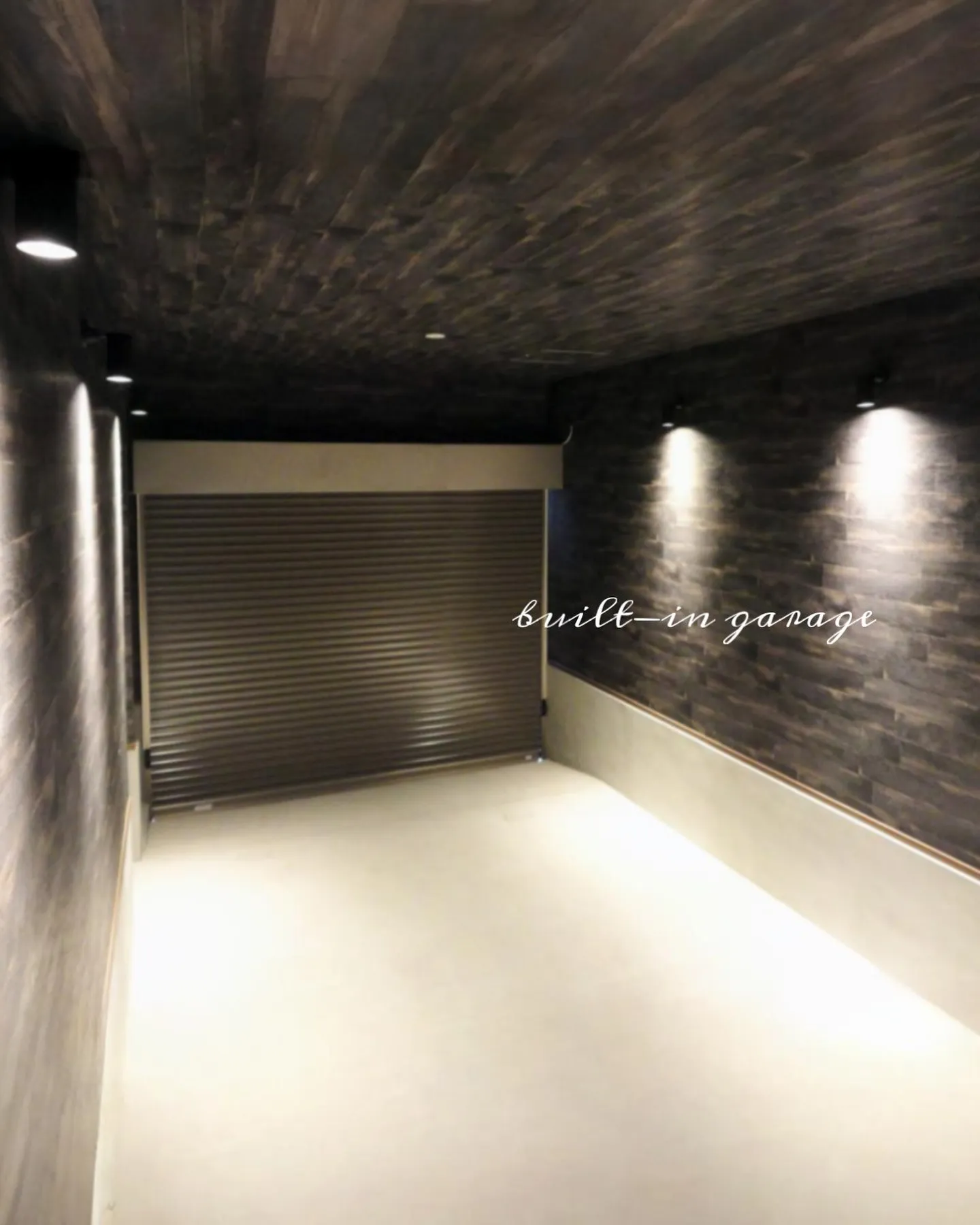 『ビルトインガレージのあるスキップフロアの家』