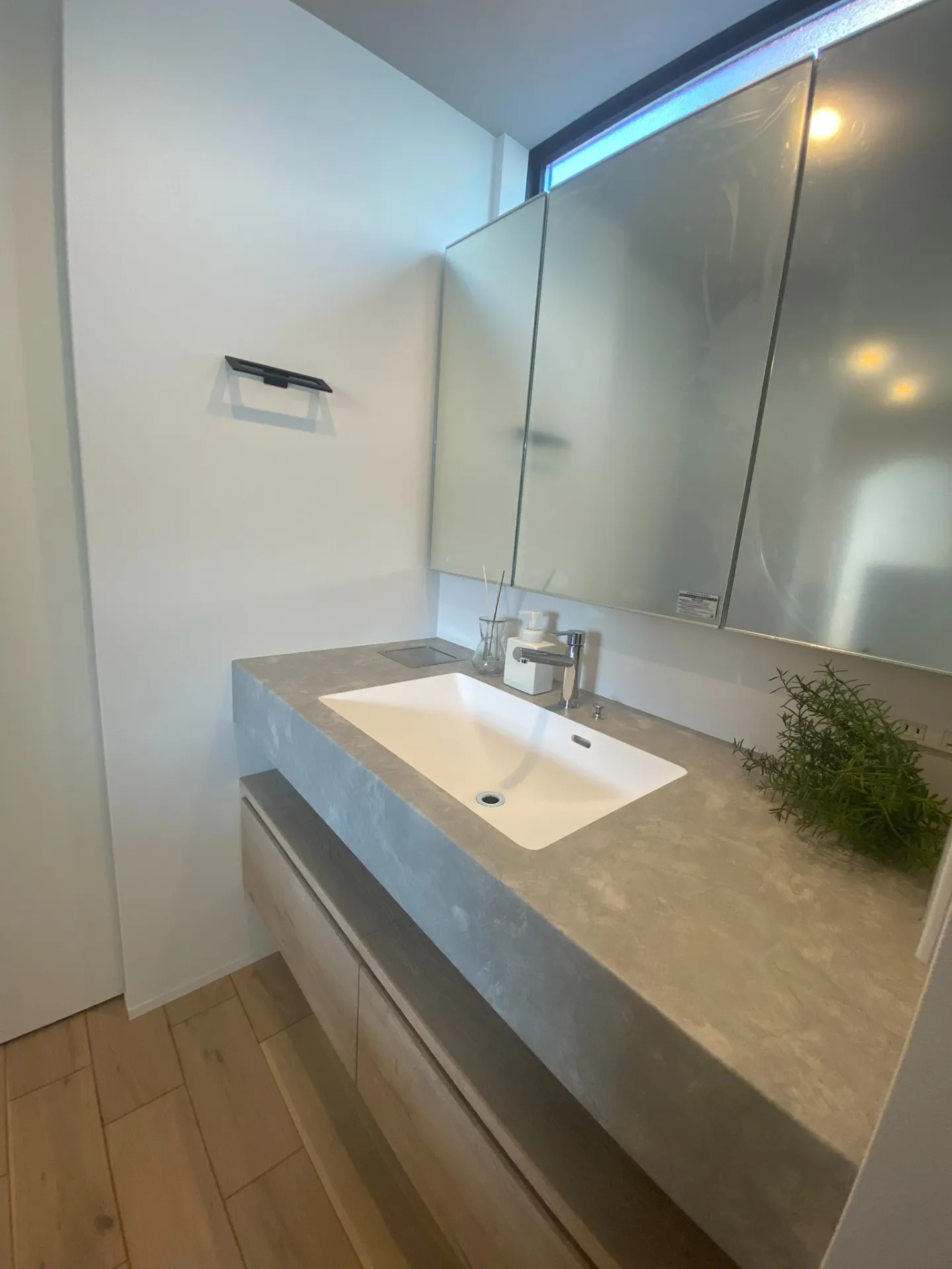 ナチュラルグレイッシュな家